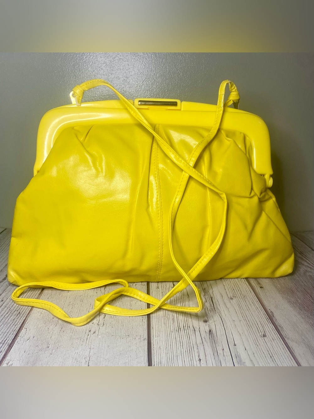 NWT Vintage Stein de Montreal Neon Yellow Frame Clutch - Picture 3 of 9
